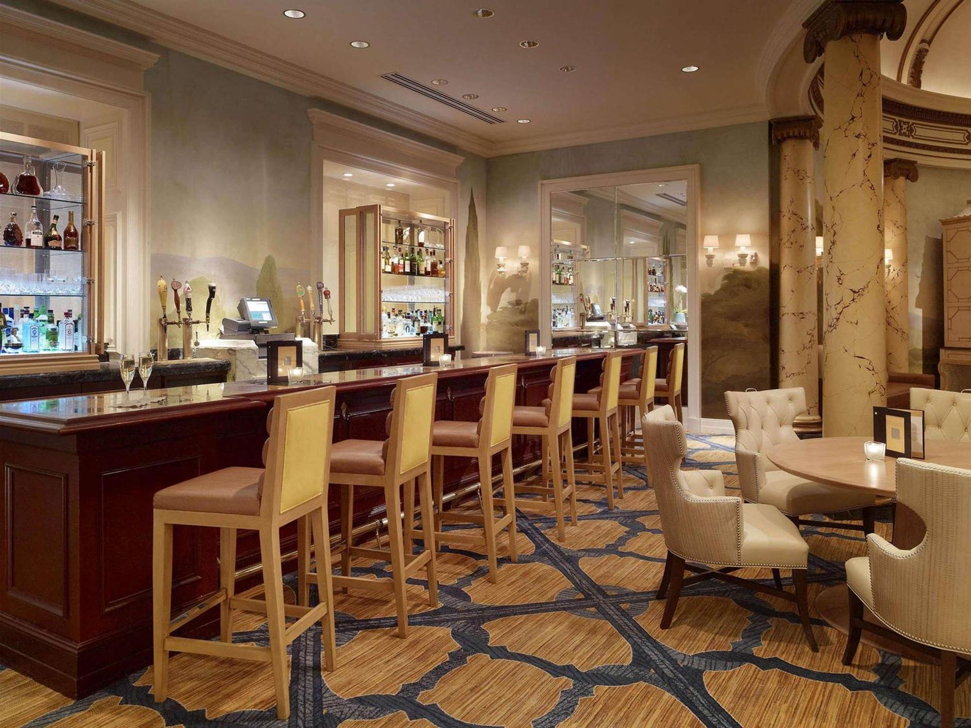 Готель Fairmont Сан-Франциско Екстер'єр фото The bar at the Four Seasons Hotel, Washington, D.C.